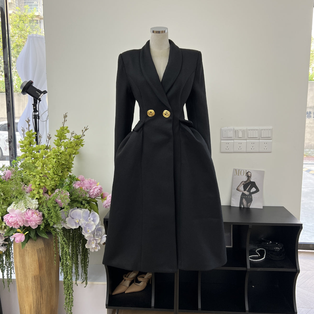 Woolen waist cinching coat
