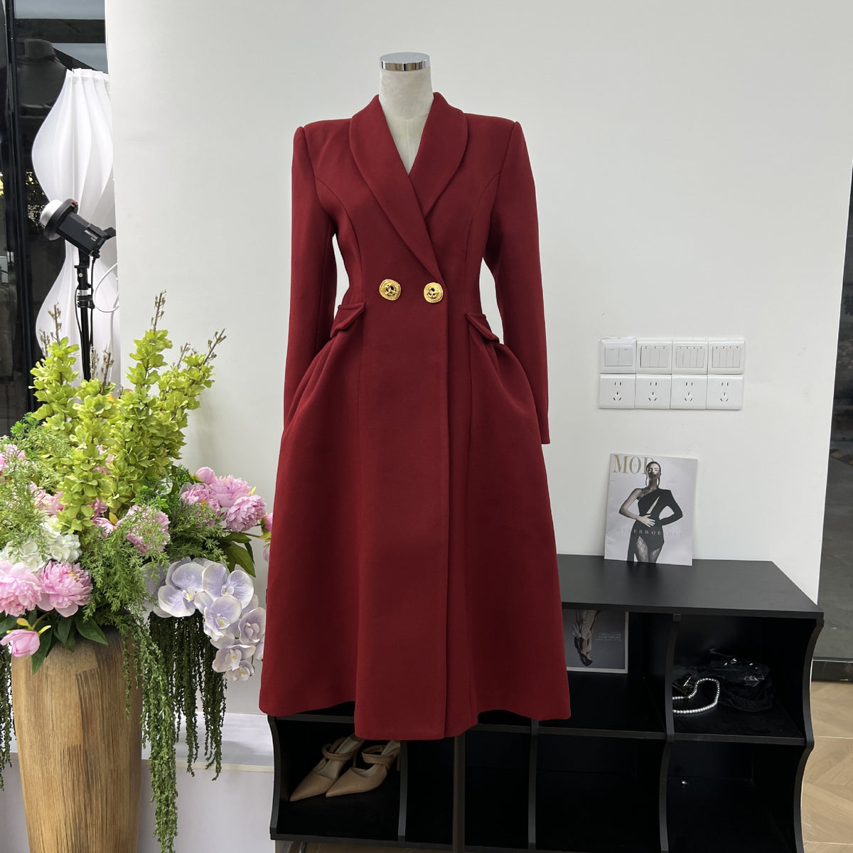 Woolen waist cinching coat