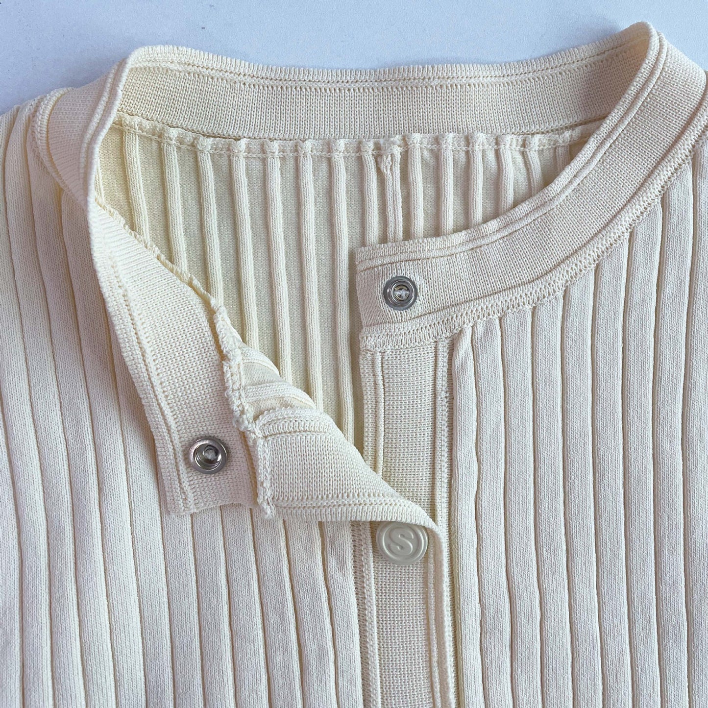 Vestido de punto de cola de pez fino, calado y ajustado en la cintura