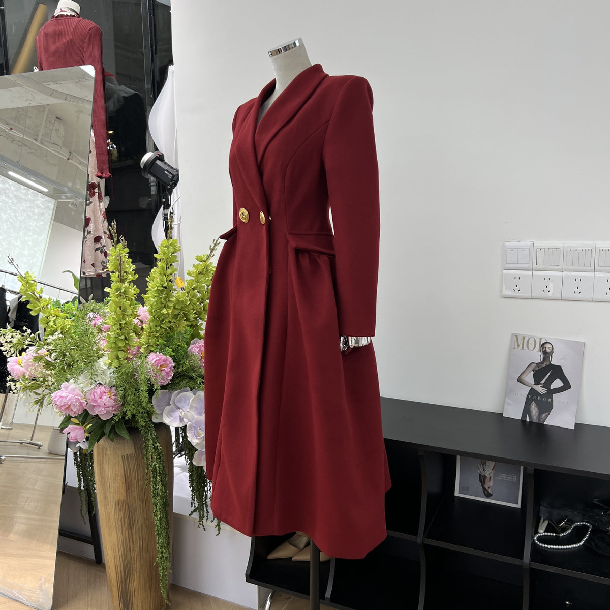 Woolen waist cinching coat