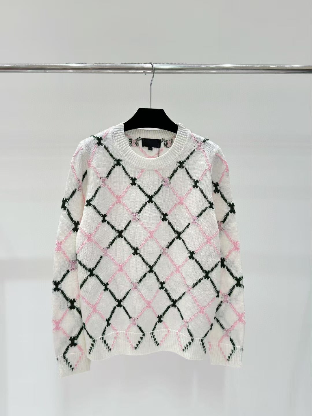 Geometric diamond grid jacquard round neck long sleeved knitted sweater sweet and fashionable sweater for women