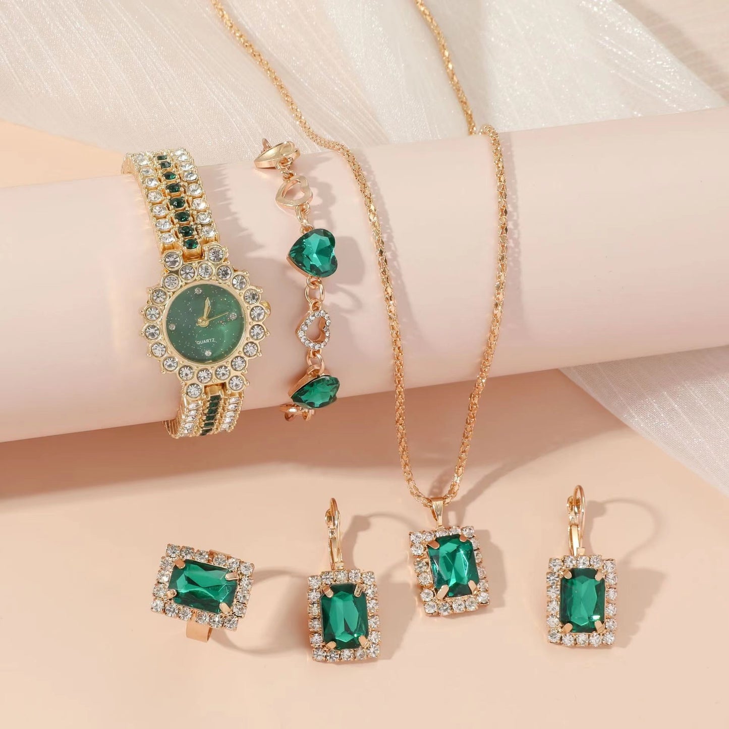 Beliebte kleine grüne Uhr Damen Stahlgürtel Quarzuhr Ring Geschenkset Boxed Fünfteiliges Set