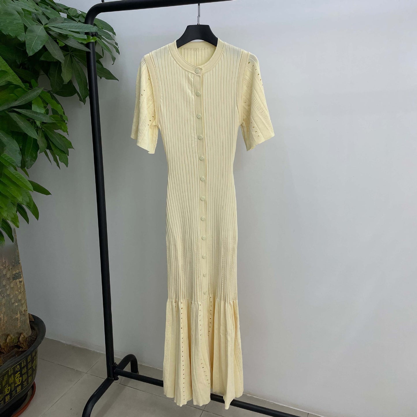 Vestido de punto de cola de pez fino, calado y ajustado en la cintura