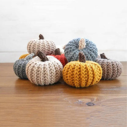 Accesorios de Halloween Calabaza tejida a mano Adornos pequeños Muñeca de dibujos animados