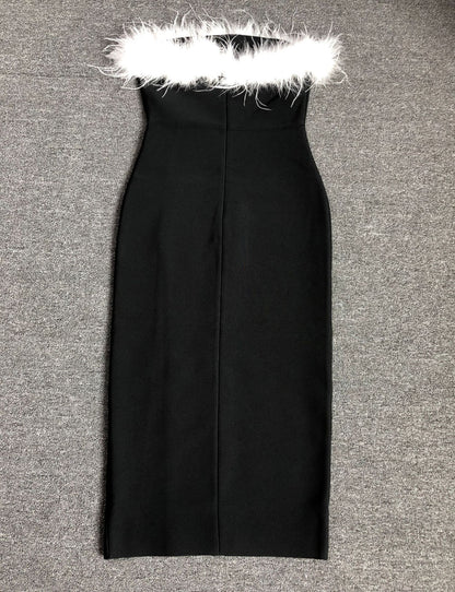 Vestido de una pieza con escote en forma de tubo y abertura alta con pelo de avestruz en contraste de color y hombros descubiertos de estilo europeo y americano