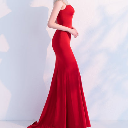 Elegantes Abendkleid mit langem Fischschwanz-Abschluss