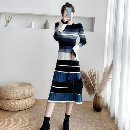 Elegantes gestreiftes Strickkleid Damen