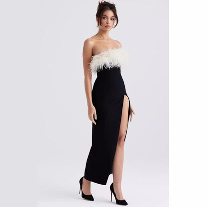 Vestido de una pieza con escote en forma de tubo y abertura alta con pelo de avestruz en contraste de color y hombros descubiertos de estilo europeo y americano