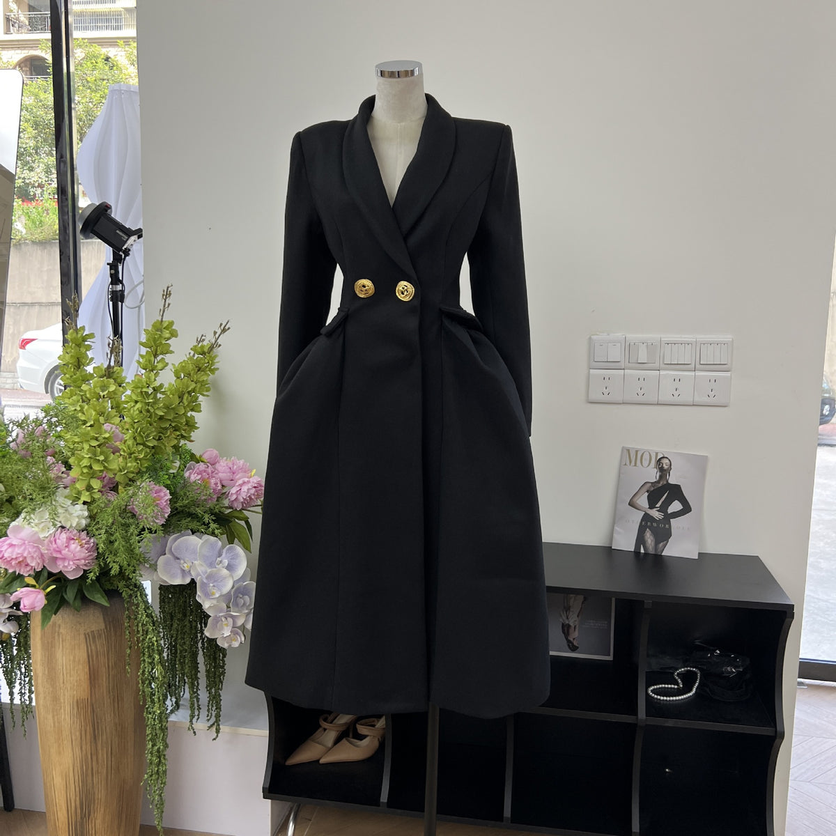 Woolen waist cinching coat