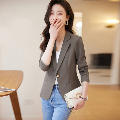 Traje ajustado de moda con sentido del temperamento para la oficina