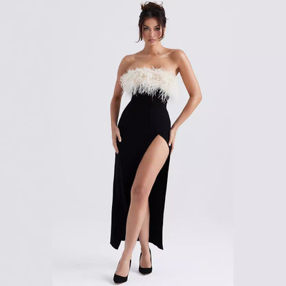 Vestido de una pieza con escote en forma de tubo y abertura alta con pelo de avestruz en contraste de color y hombros descubiertos de estilo europeo y americano