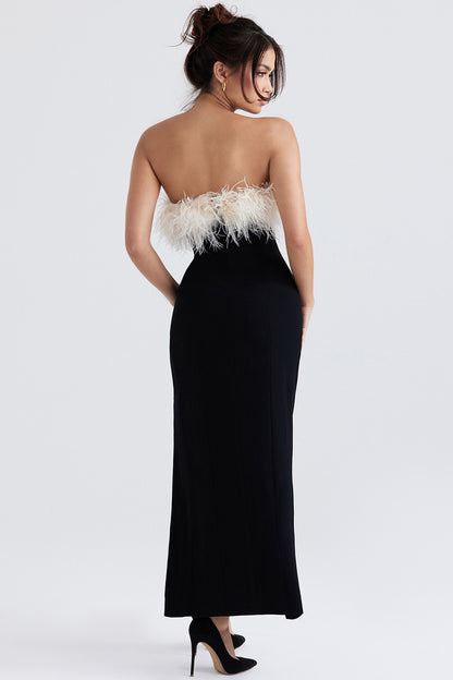Vestido de una pieza con escote en forma de tubo y abertura alta con pelo de avestruz en contraste de color y hombros descubiertos de estilo europeo y americano